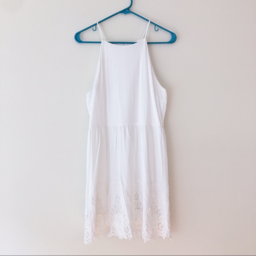 Monteau Simple White Dress